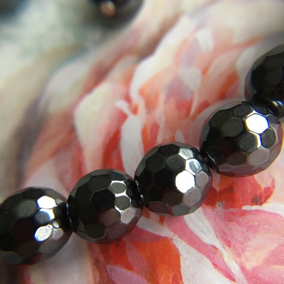Beautiful Black Hematite Necklace & Earrings Set - Picture 4 of 5